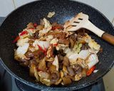 Foto langkah ke 3 dari resep Tumis Kikil Kecap.