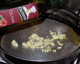 Foto del paso 1 de la receta: Salsa rápida de mejillones para acompañar pastas compradas