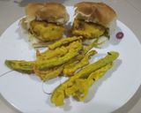 A picture of step 4 of Vadapav.