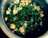 A picture of step 1 of Spinach mushroom soup.