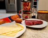 Foto del paso 1 de la receta: Solomillo en hojaldre con panceta, queso y piquillos