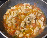 Foto del paso 2 de la receta: Arroz con pavo y sofrito de verduras 🦃🫑🍅