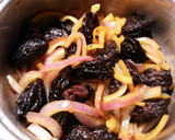 Foto del paso 8 de la receta: Cebollas caramelizadas, con pasas y ciruelas