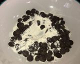 Foto del paso 4 de la receta: Budín con Galletitas Oreo y Chips de Chocolate
