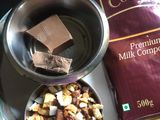 ડ્રાયફ્રુટ ચોકલેટ (Dryfruit Chocolate recipe In Gujarati)