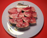 Foto del paso 1 de la receta: Bonito del sur en salsa de cebolla roja