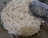 Foto langkah ke 4 dari resep Mie Goreng Bu Toera Jember.