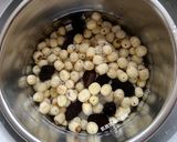 A picture of step 6 of Black Date, Snow Fungus, and Lotus Seed Sweet Soup.