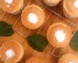 Foto langkah ke 10 dari resep Taro Hokkaido Chiffon Cupcake.