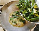 A picture of step 1 of BHINDI Masala (Lahsun Bhindi masala).