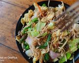 A picture of step 1 of Egg Fried Hakka Noodles.