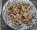 Foto del passaggio 2 della ricetta Fusilli con tonno,pancetta,cipolla e una patata 🤗