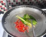 Foto langkah ke 2 dari resep Tumis Oncom Kemangi.