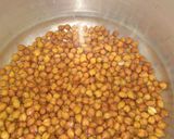 A picture of step 2 of Masala chana.