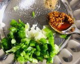 हरे प्याज़ का चटपटा पराठा (Hare Pyaz ka chatpata paratha recipe in Hindi) रेसिपी चरण 1 फोटो