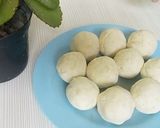 Foto langkah ke 4 dari resep Bola ubi isi buah.
