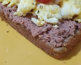 Foto del paso 1 de la receta: 🍳Entrante con huevo revuelto🥚y paté de cordero