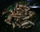 Foto langkah ke 4 dari resep Tumis kacang panjang tahu.