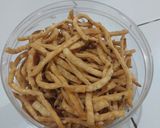 Foto langkah ke 6 dari resep Stik Bawang Renyah Tanpa Cetakan.