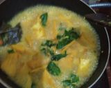 Foto langkah ke 4 dari resep Tahu Kuah Kuning Kemangi.