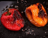 Foto del paso 1 de la receta: Huevos de coodorniz en tostadas y pimientos asados