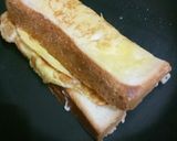 Foto langkah ke 5 dari resep Roti Bakar Telur Sosis.