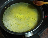 Foto del paso 2 de la receta: Caldo de papas y arroz con huevo duro picado
