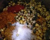 बेसन और प्याज़ की बॉयल्ड पकौड़ा सब्जी (Besan aur pyaz ki boiled pakoda sabzi recipe in hindi) रेसिपी चरण 1 फोटो