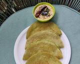 A picture of step 7 of Pesarattu with Coconut Peanut Chutney.