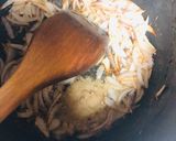 A picture of step 4 of Mutter Alo pulao.