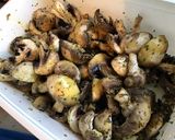 Une image de l'étape 4 de Champignons de Paris rôtis aux herbes aromatiques.
