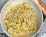 Foto del paso 3 de la receta: Pan de campo con fondue de quesos, tocineta y ciboulette