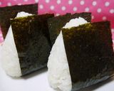 A picture of step 5 of How to Make Tuna Mayo Onigiri Without Oily Leaks.