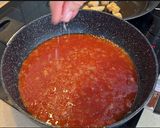 Foto del paso 4 de la receta: Manitas de cerdo en salsa con garbanzos