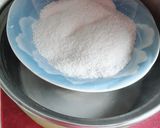 Foto langkah ke 1 dari resep 95.Putu Ayu Loyang No Mixer.