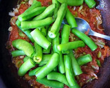 Foto del paso 3 de la receta: Tajine de habas tiernas con jureles blancos