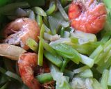 Foto langkah ke 5 dari resep Tumis labu udang galah.