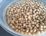 Foto del paso 1 de la receta: Crema de garbanzos con huevos de codorniz