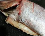 Foto del paso 6 de la receta: Brecas a la plancha con crujiente de ajos y almendras