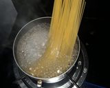 Foto langkah ke 1 dari resep Spaghetti Aglio e Olio.