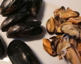 A picture of step 1 of Zuppa di Cozze e ceci mussel and chickpea soup.