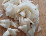 Foto del paso 2 de la receta: Tintorera con salsa de ajo al limón