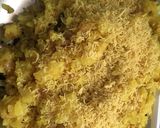 A picture of step 6 of Kande Pohe (beaten rice flakes).