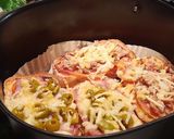 Foto del paso 3 de la receta: Mini pizzas de pan chapata -en airfryer-