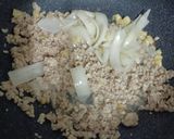 รูปขั้นตอนการทำที่ 3 ของ บร็อคโคลี่ผัดหมูสับและเห็ด