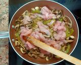 Foto del paso 3 de la receta: Burritos de pollo y champiñones