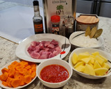 Foto del paso 1 de la receta: Estofado de cerdo con patatas y zanahorias
