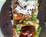 A picture of step 3 of Cheesy buns with chatpata balls.