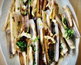 Foto del paso 3 de la receta: Navajas al ajo y perejil (en estuche de vapor Lékué)