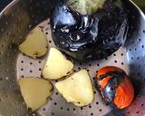 A picture of step 2 of Aloo-Baingan chokha.